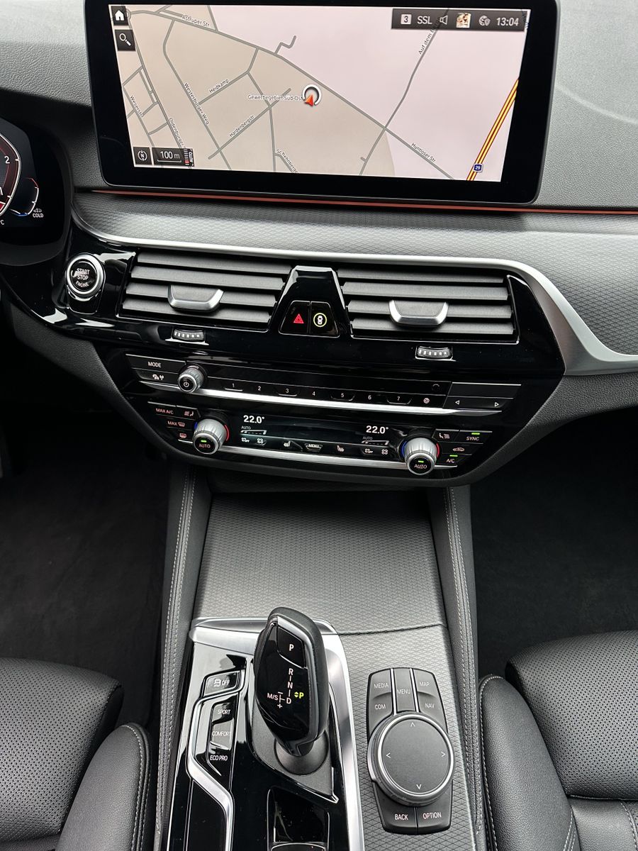 Fahrzeugabbildung BMW 520d Touring xDrive M-Sport NAV+LED+HEAD-UP+KAM