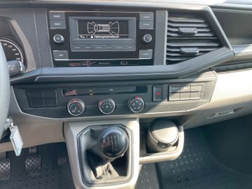Fahrzeugabbildung Volkswagen T6.1  Transporter 2.0 TDI  Klima PDC Flügeltürer