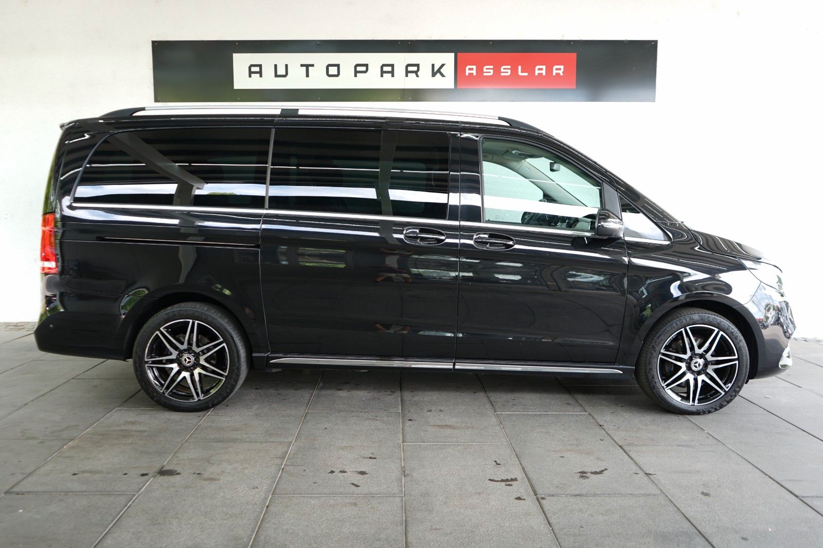 MERCEDES-BENZ V 300d AMG/AVANTGARDE EDITION 4-MATIC Lang/Pano