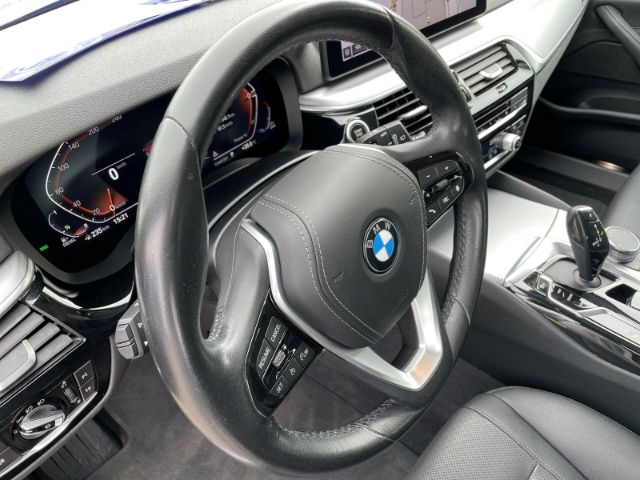 Fahrzeugabbildung BMW 520 d Mild-Hybrid xDrive Autom. Kamera, Sitzheiz