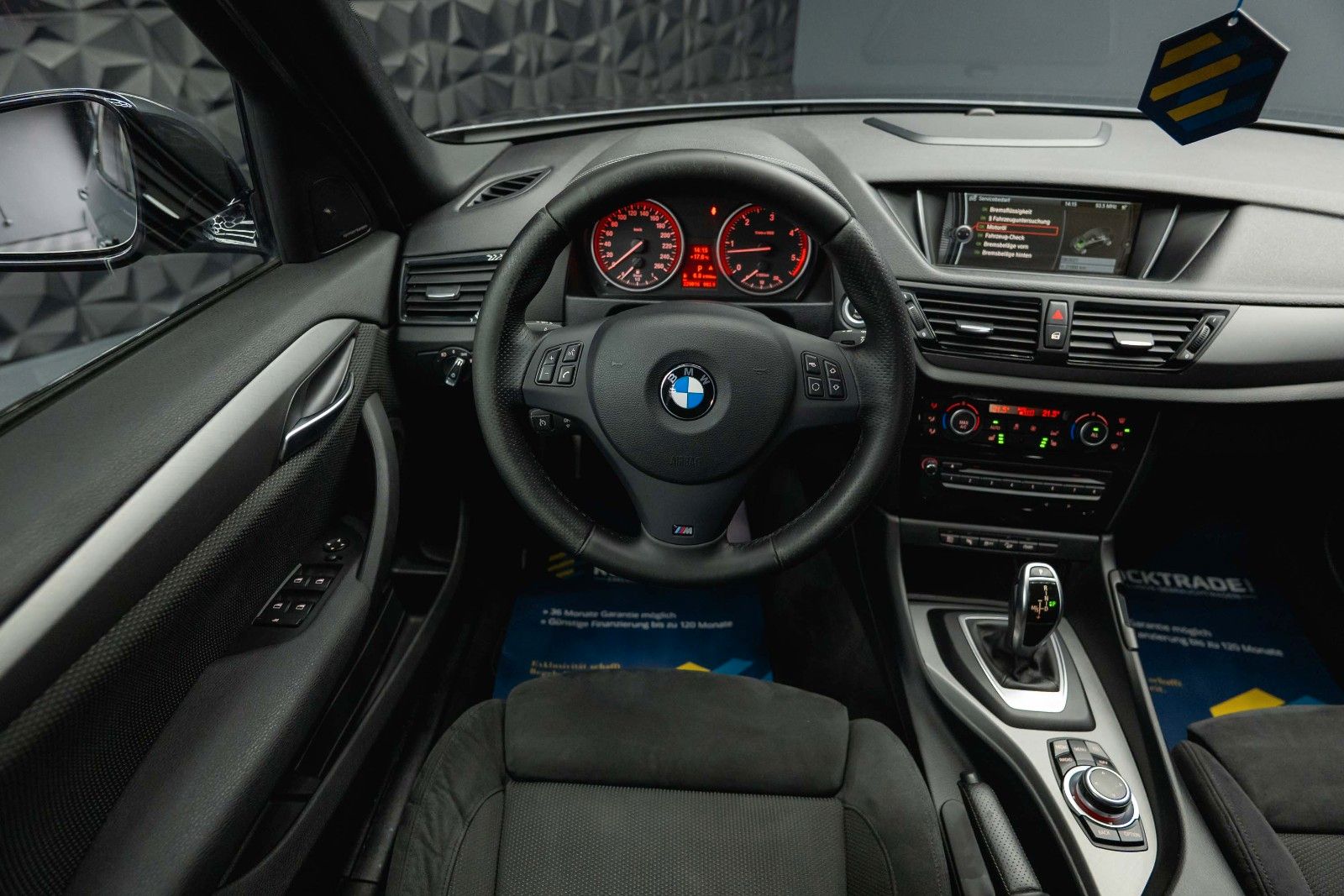 Fahrzeugabbildung BMW X1 xDrive 18d M-Sport Shadow Line *Bi-Xenon*DAB*