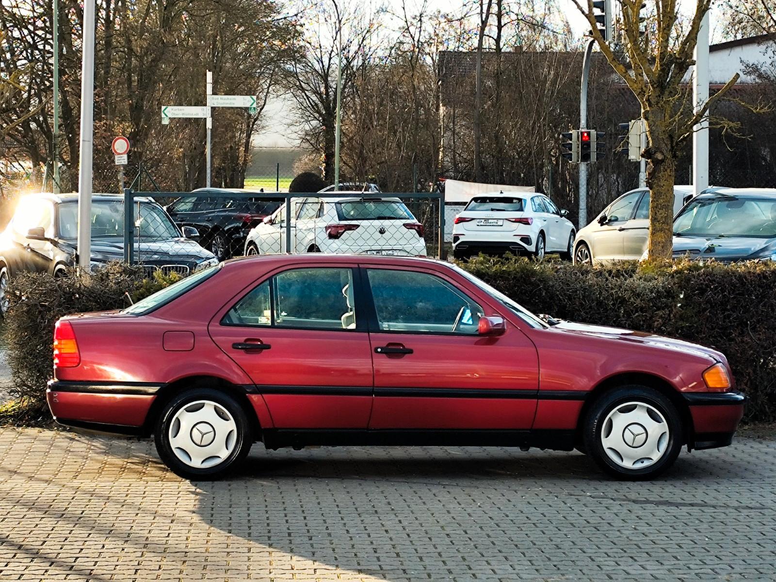Mercedes-Benz C 180 ELEGANCE *1.Hand*