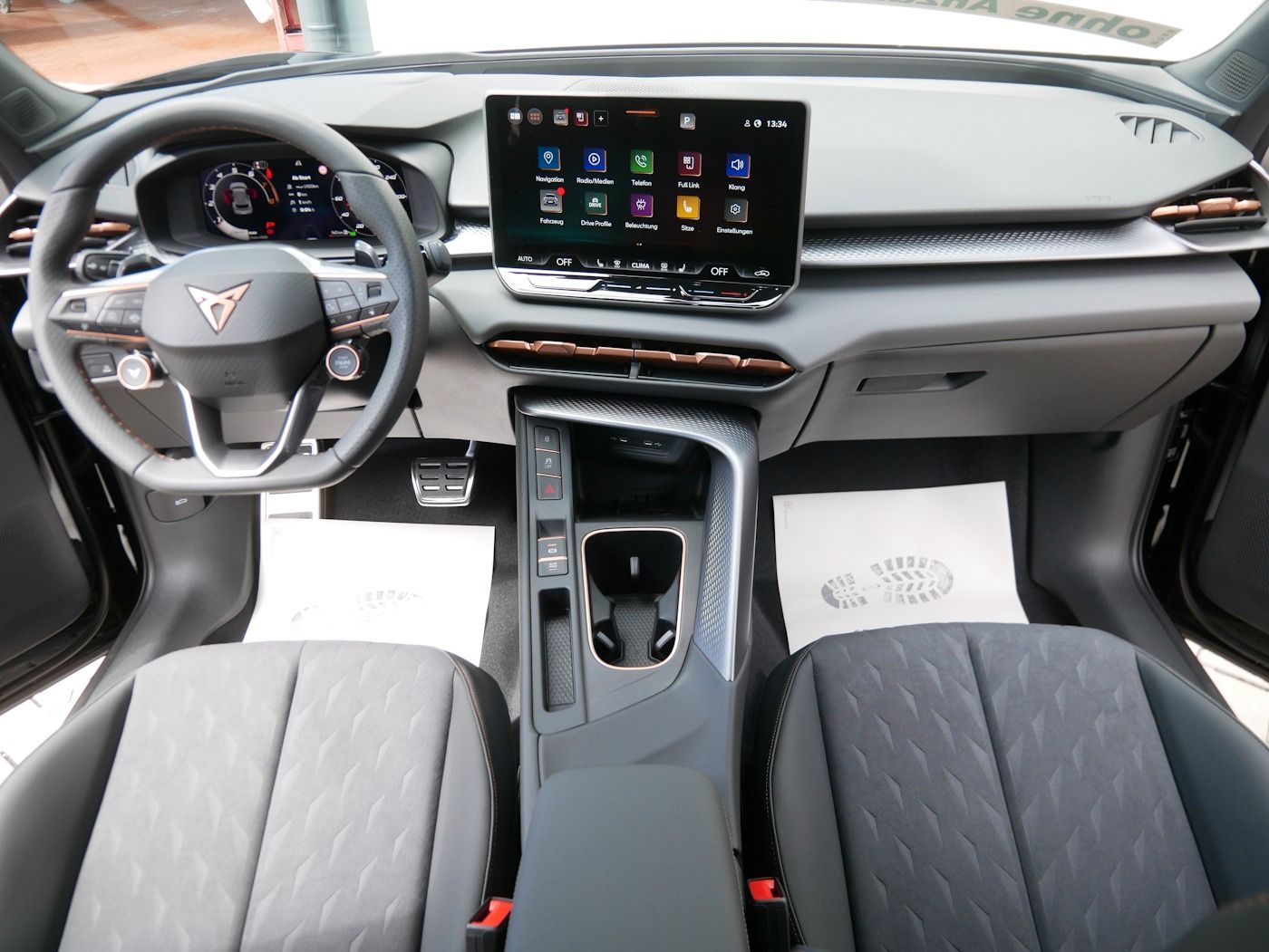 Fahrzeugabbildung CUPRA Terramar 1.5 eTSI NEU51T DSG Matrix ! 4 Pakete !
