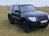 Mitsubishi Pajero 3,2 DI-D 4WD Automatik - - Mitsubishi Pajero: Allradantrieb
