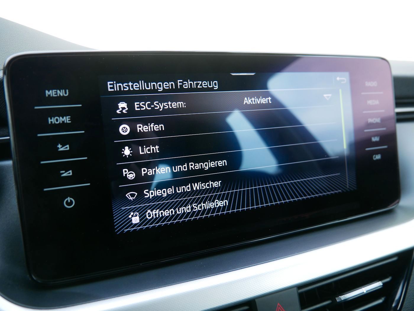Fahrzeugabbildung SKODA Kamiq 1.0 Ambition DSG LED PDC Klimaautomatik AL