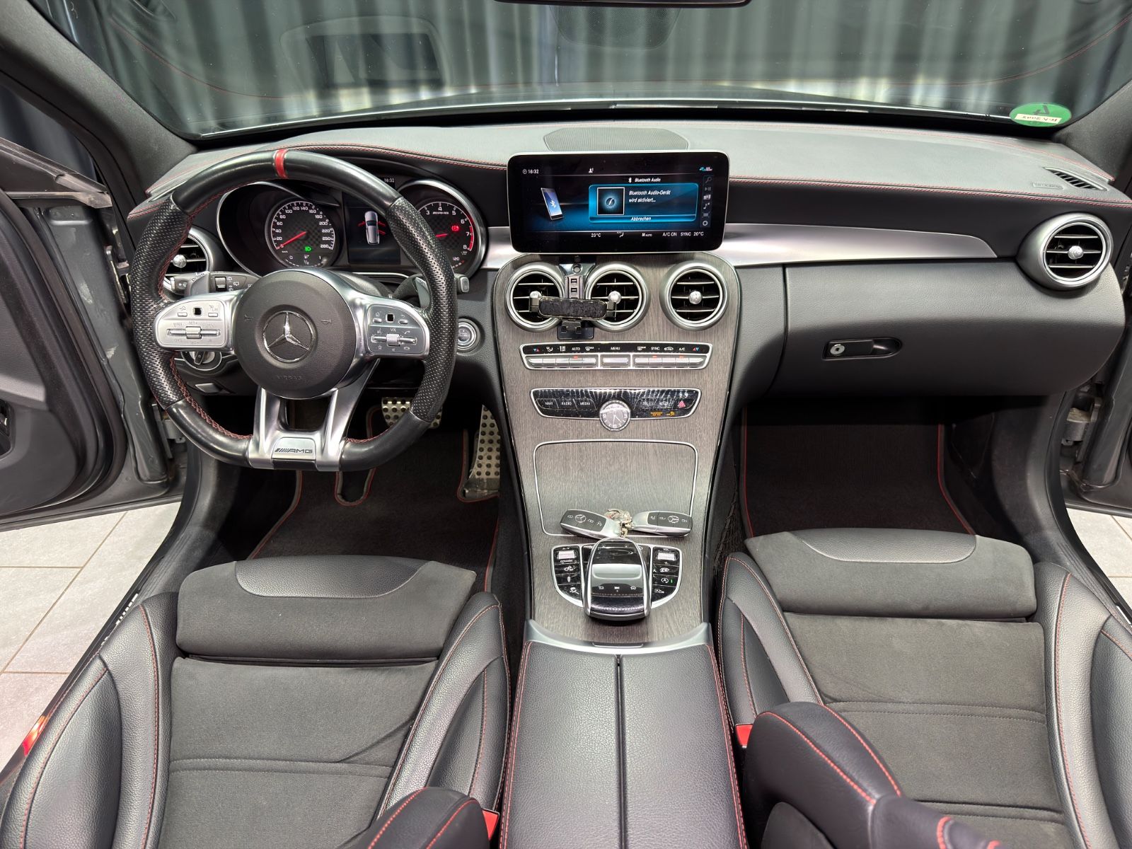 Fahrzeugabbildung Mercedes-Benz C 43 AMG T|PANORAMA|PERFORMANCE|NAVI|AHK