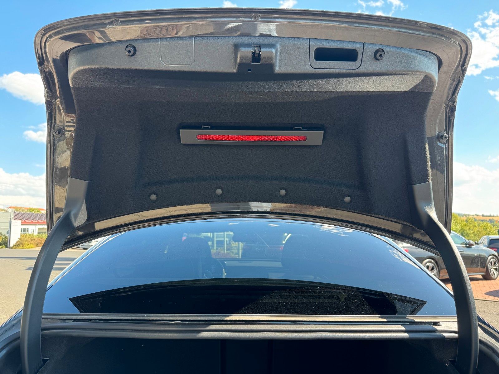 Fahrzeugabbildung Mercedes-Benz E 200 9G+AMG+NIGHT+KEYL+LED+DAB+TOTW+SPUR+MBUX+