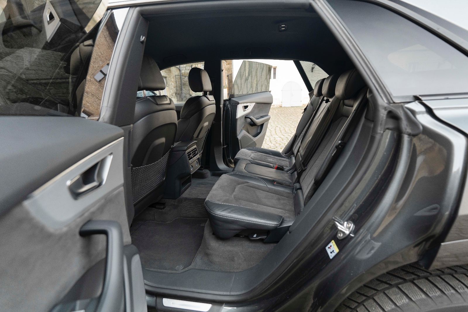 Fahrzeugabbildung Audi Q8 50 TDI quattro S-LINE TOTW DSP MATRIX PDC