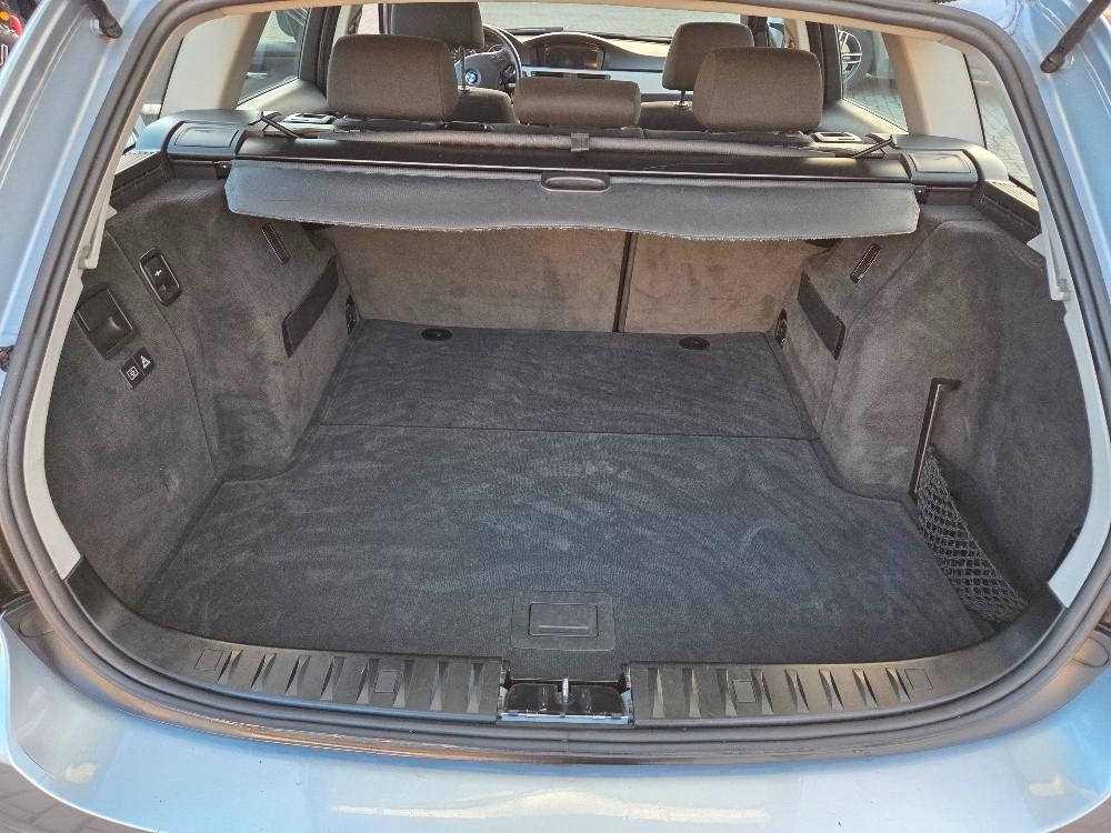 BMW 318 2009 — photo 12