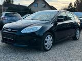 Ford Focus 1.6 EcoBoost 150PS Trend AHK Klima 6-Gang - Ford Focus aus 2011: Limousine