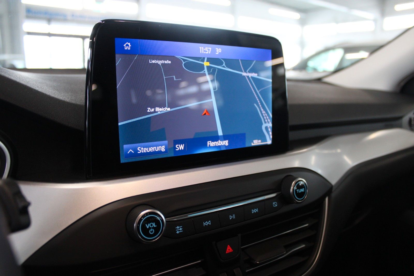 Fahrzeugabbildung Ford Focus Cool & Connect LED NAVI CAM PDC WinterPak.