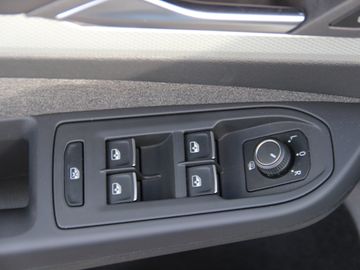 Volkswagen Golf VIII 1.5 eTSI DSG Move Tiptronic KLIMA LED
