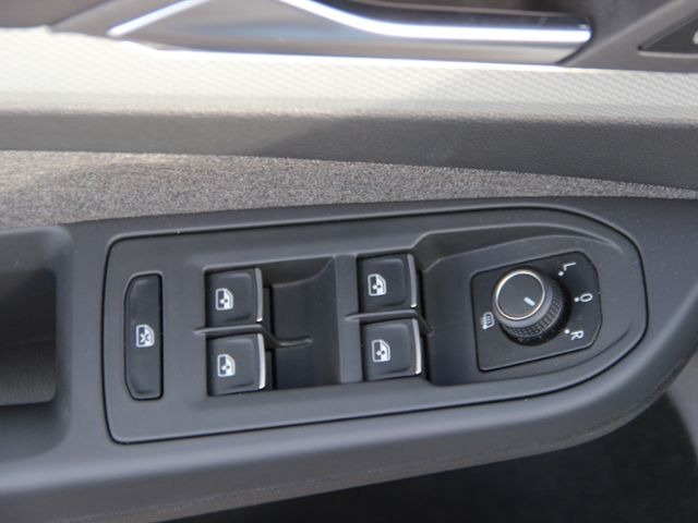 Volkswagen Golf VIII 1.5 eTSI DSG Move Tiptronic Klima LED