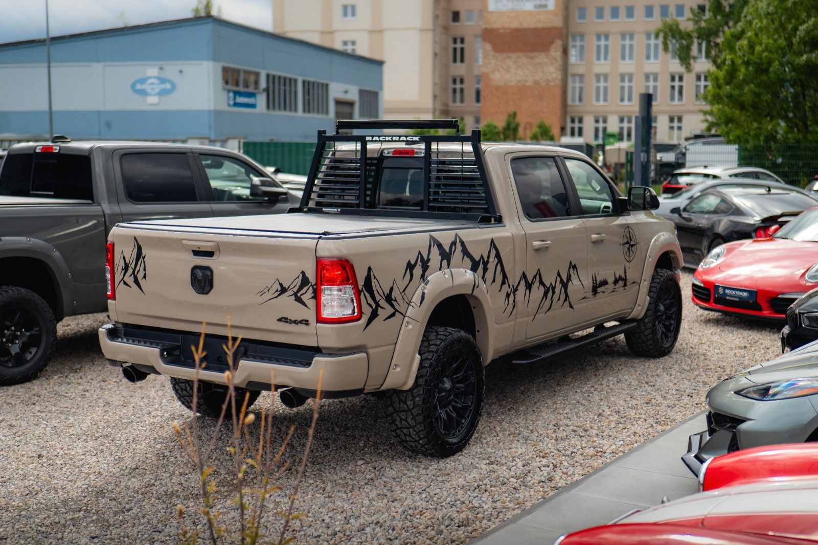 Fahrzeugabbildung Dodge RAM 5.7 V8 HEMI 4x4 ARMY STYLE Offroad LONGBED