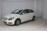 Mercedes-Benz B 180 BlueEFFICIENCY * Bi-Xenon * Navi * SHZ * - : Allradantrieb, Kleinbus