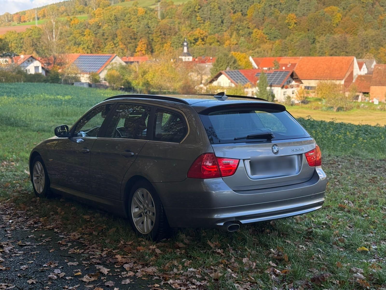 BMW 320 2010 — engine 184 HP (135kW)