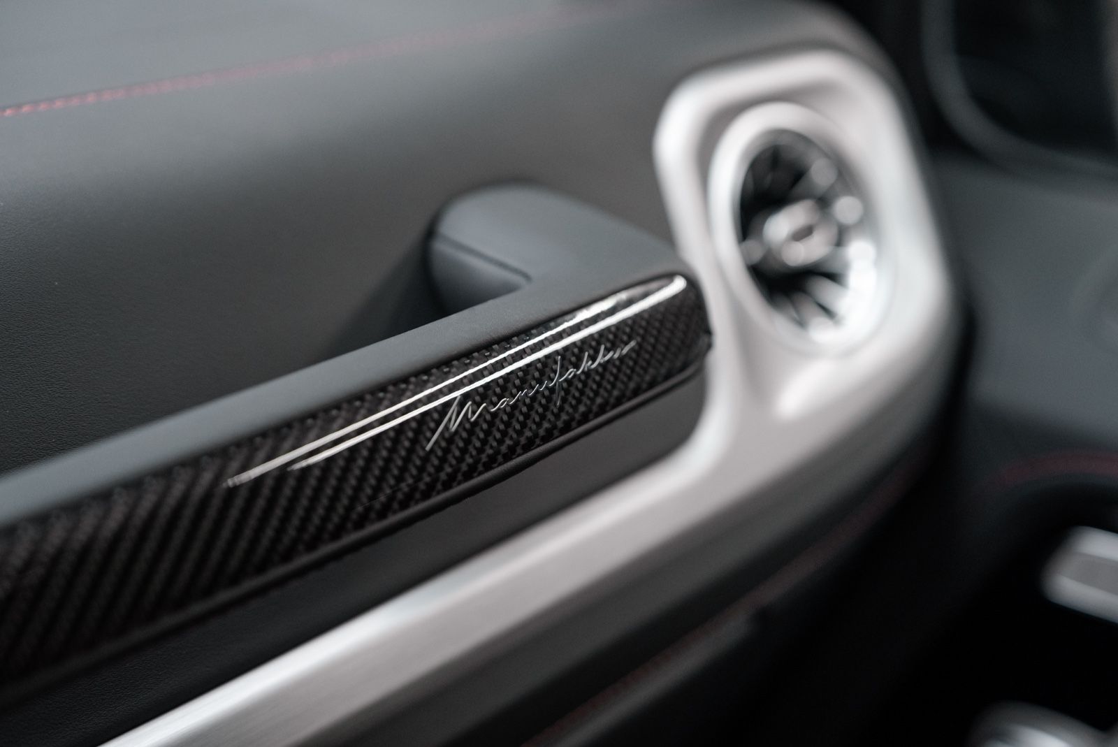 Fahrzeugabbildung Mercedes-Benz G 63/MY 2027/ SUPERIOR/CARBON