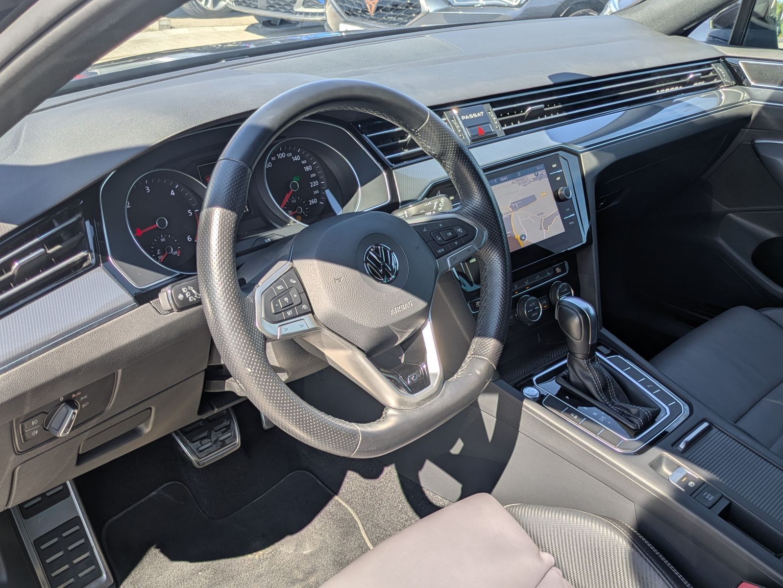 Fahrzeugabbildung Volkswagen Passat 2.0 TDI DSG R-Line 2x 4Motion LEDER*LED