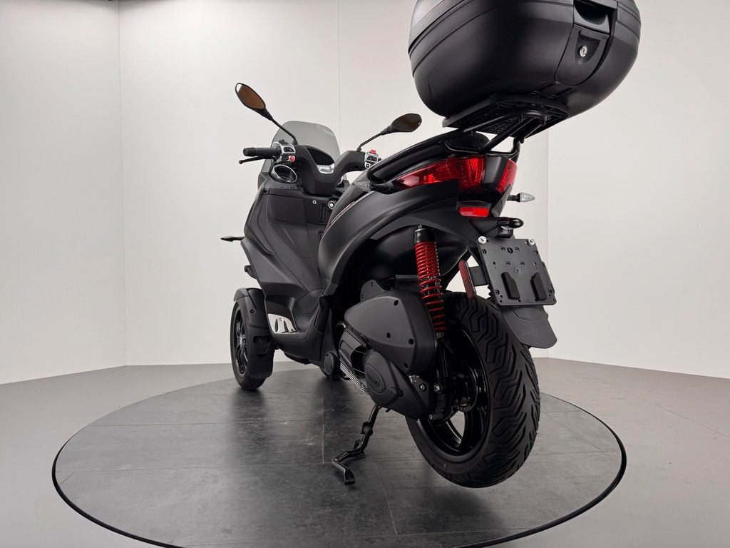 Fahrzeugabbildung Piaggio MP3 300 HPE *SERVICE NEU *TOPCASE