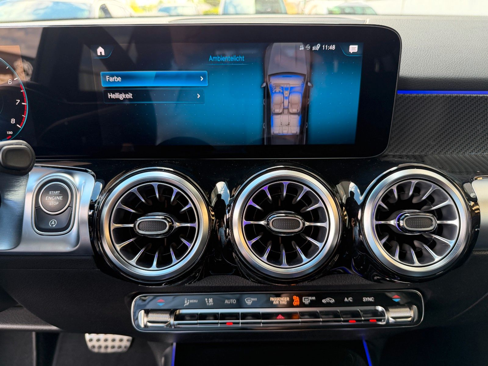 Fahrzeugabbildung Mercedes-Benz GLB 200 AMG MBUX+AMBIENTE+R-Kamera+Carbon+ALARM