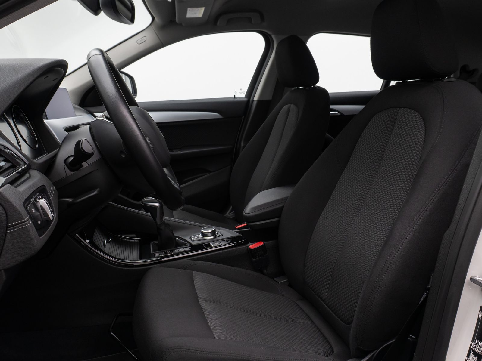 Fahrzeugabbildung BMW X2 xD25e Parkassist DAB Lordos Geschwindigkeitsr