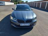 Skoda Superb 2.0 ** Style / Navi ** mit Garantie - Skoda Superb aus 2016 mit Diesel-Antrieb: Kombi, 2.0