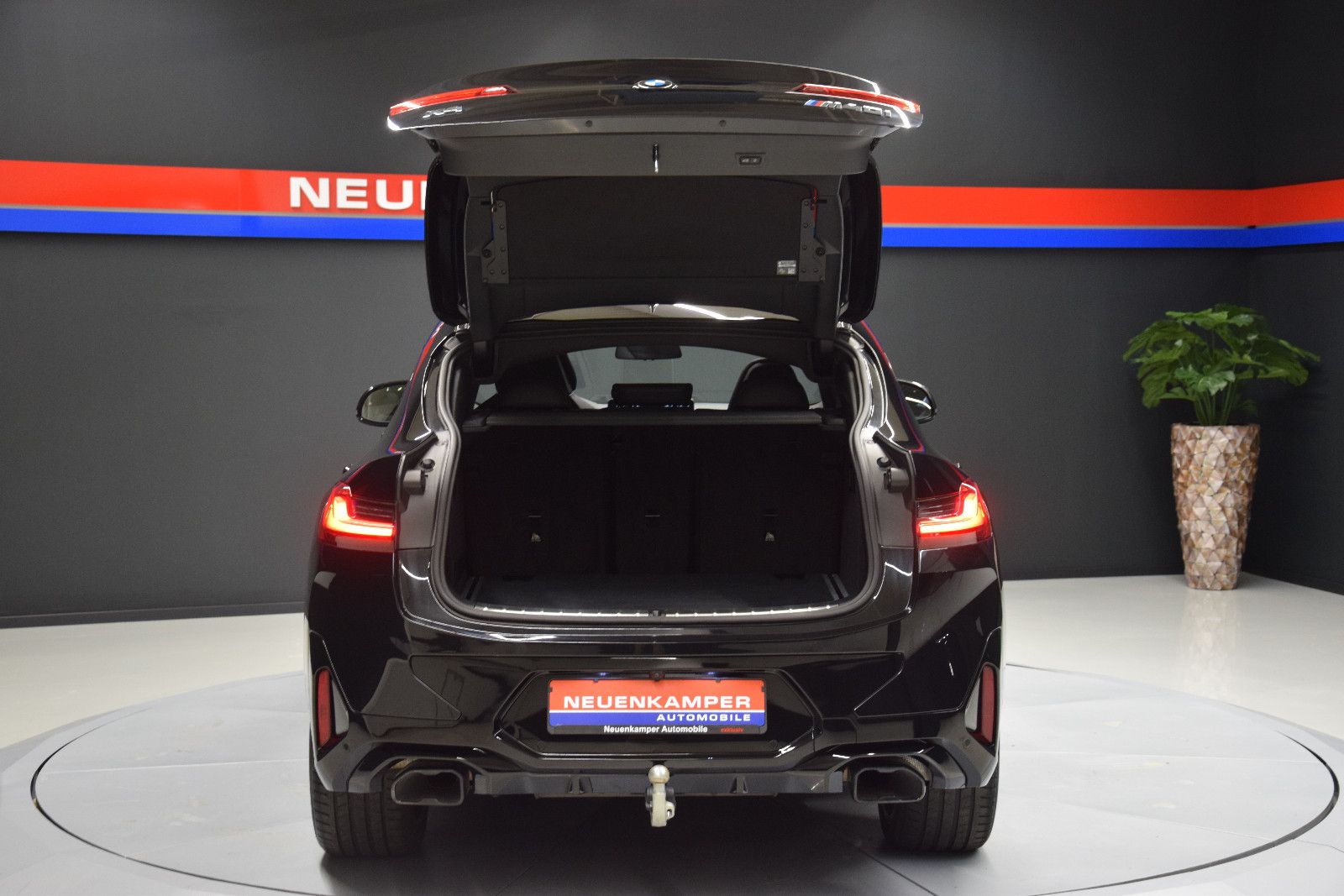 Fahrzeugabbildung BMW X4 M40i xD Laser Pano ACC h/k AHK 360° 21"Memory