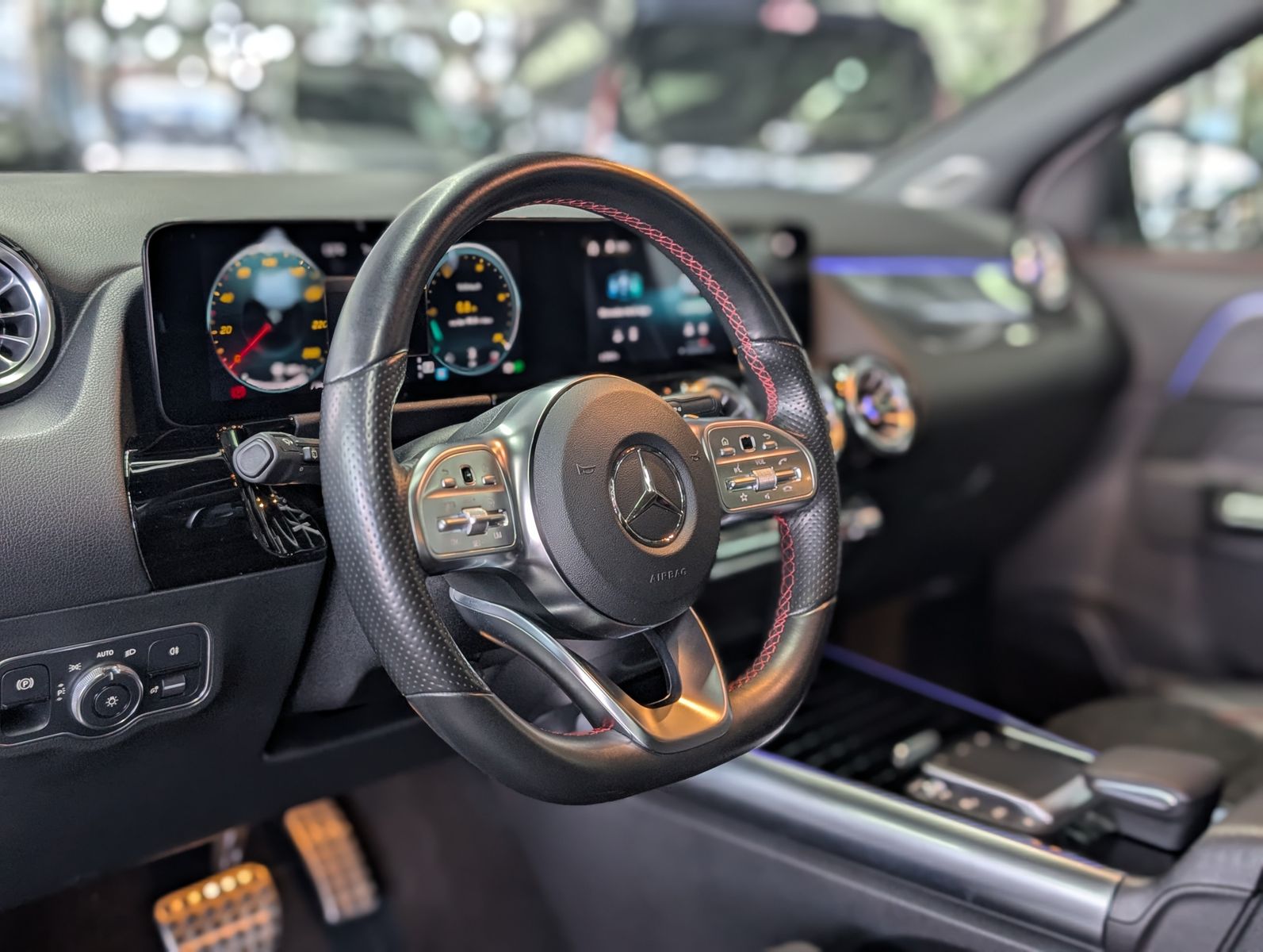 Fahrzeugabbildung Mercedes-Benz GLA 200 d AMG NIGHT PANO ALCANTARA MULTIBEAM 19"