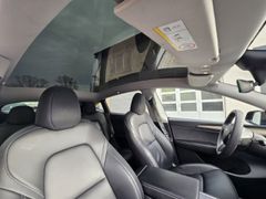 Fahrzeugabbildung Model Y Maximale Reichweite Dual AWD Long Range