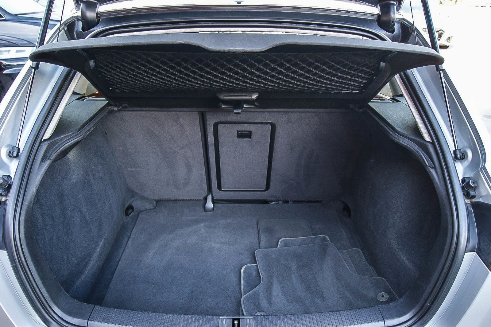 Fahrzeugabbildung Audi A3 Sportback 20TDI S-LINE DSG XENON NAVI SPORT