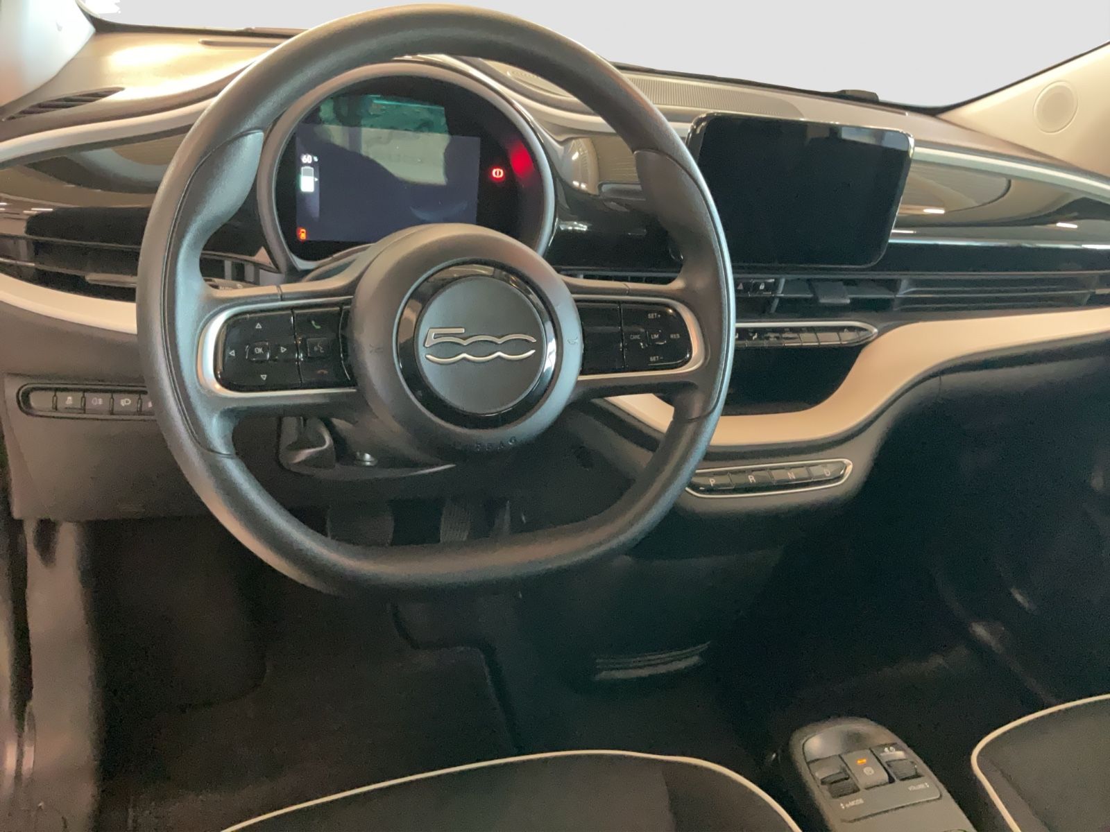 Fahrzeugabbildung Fiat 500e + Radio- & Winterpaket