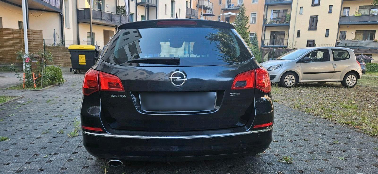 Opel Astra 2014 — photo 8