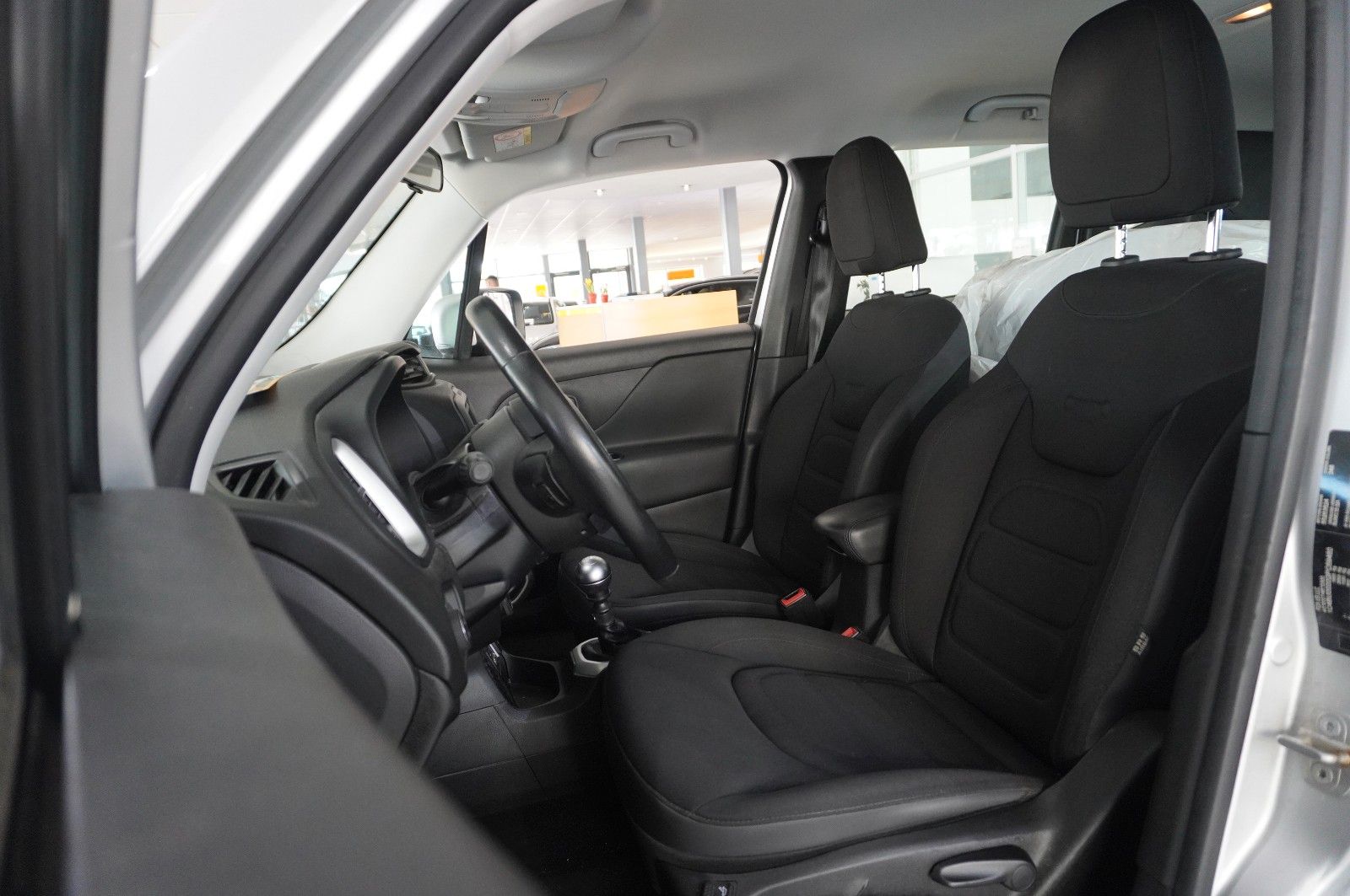 Fahrzeugabbildung Jeep Renegade 1.4T LIMITED KLIMA/SHZ/PDC/TEMP/AHK