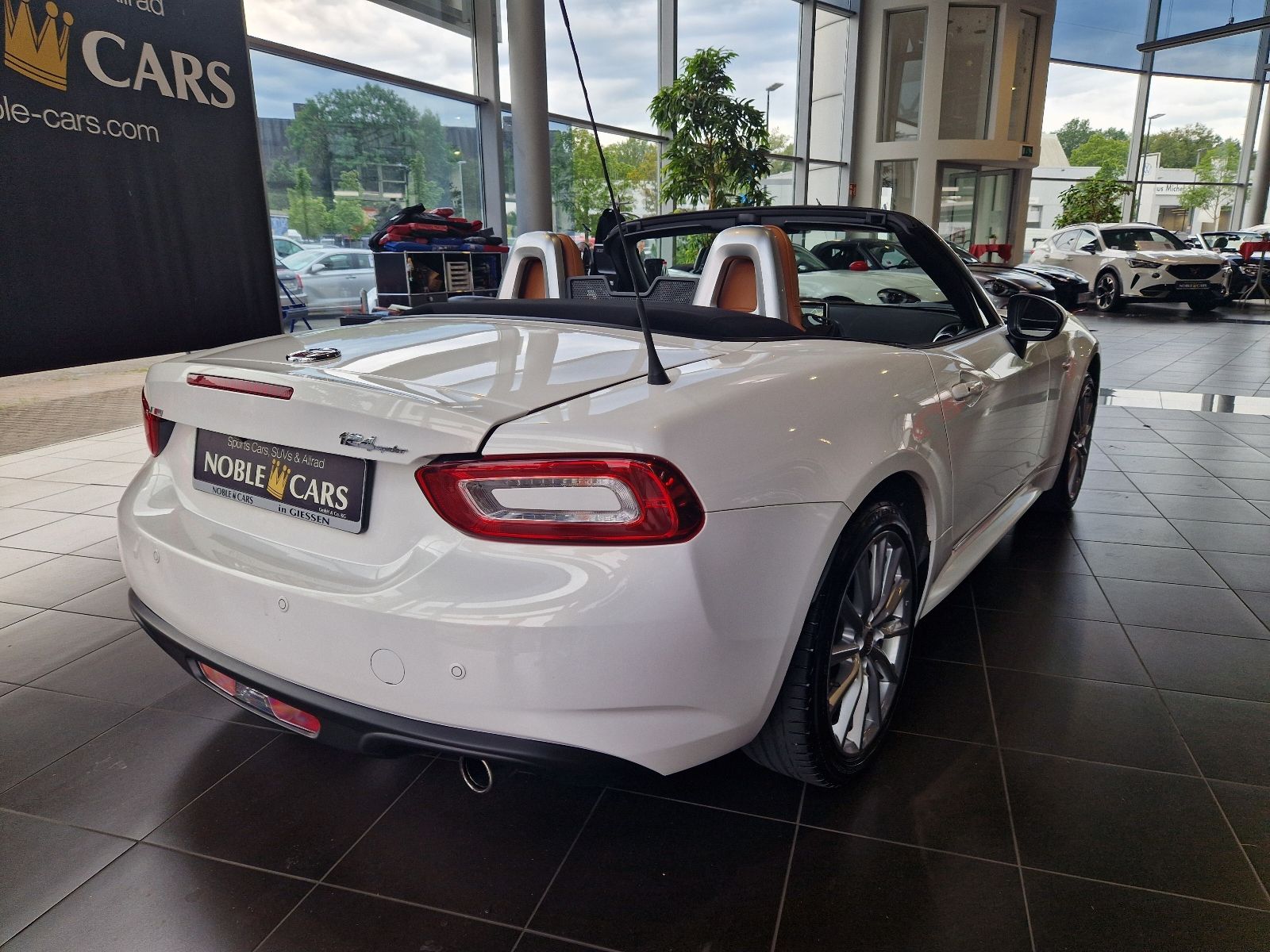 Fahrzeugabbildung Fiat 124 Spider Lusso LEDER NAV SHZ RFK ALU