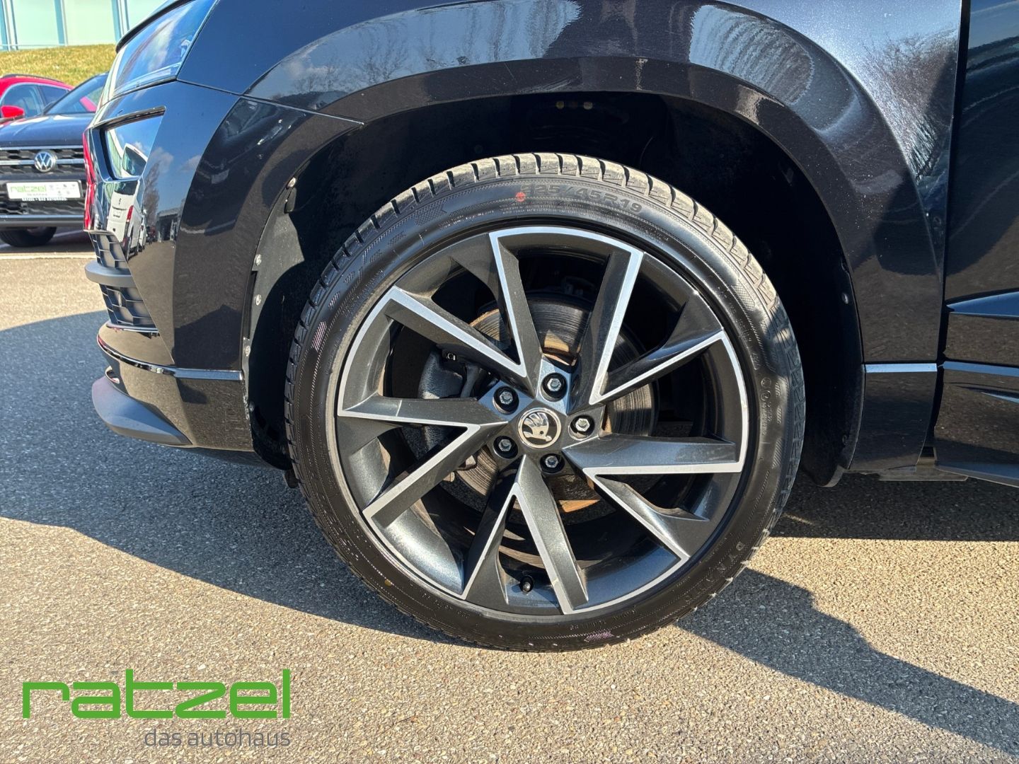 Fahrzeugabbildung SKODA Karoq 4x4 Sportline TSI 2,0 Navi LED ACC Travel