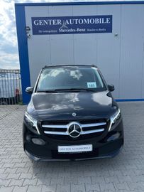 Mercedes V 220 - 2