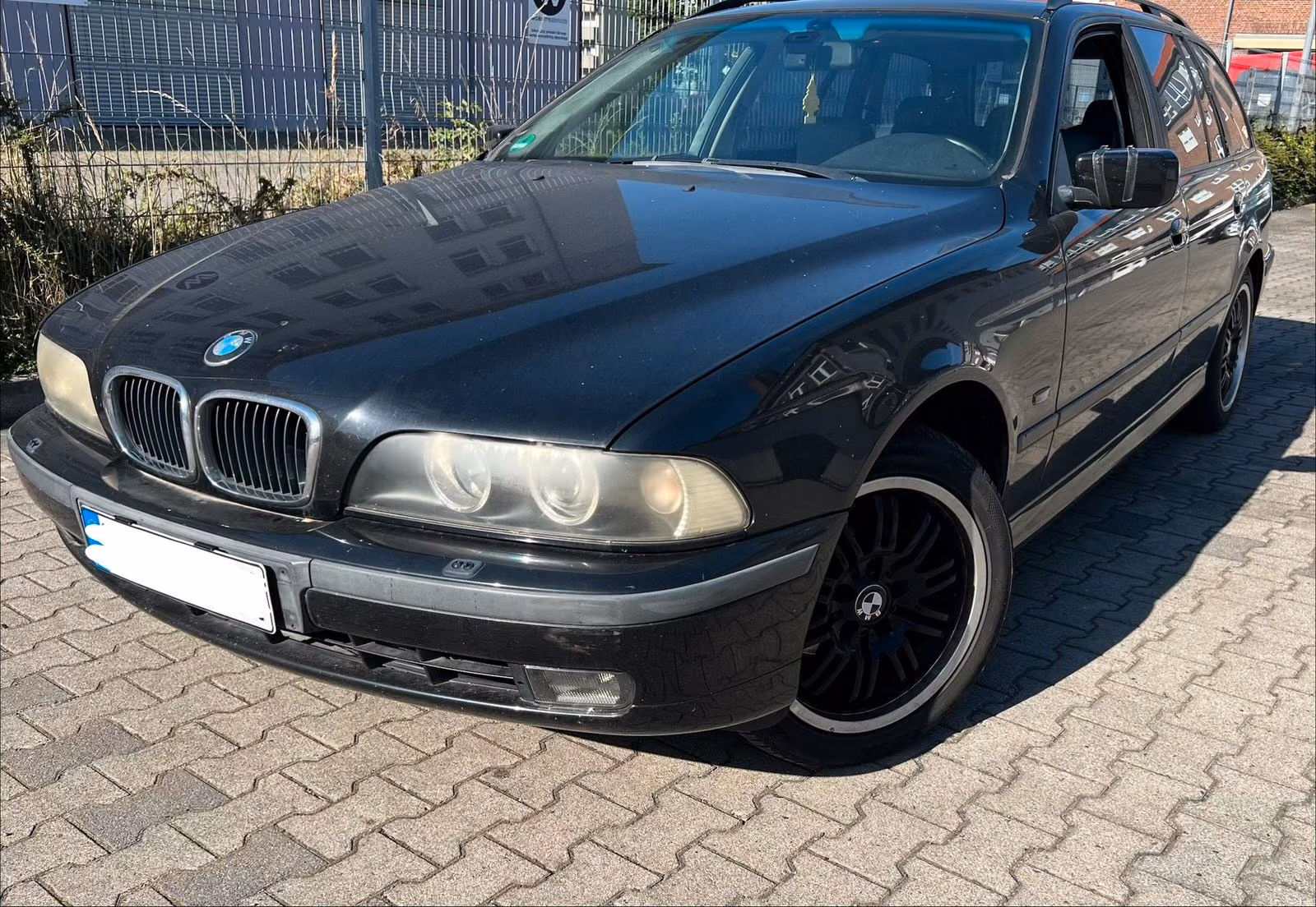 BMW 523