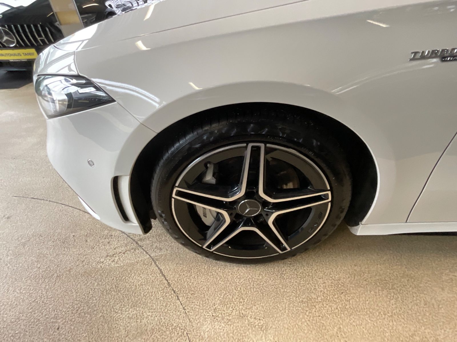 Fahrzeugabbildung Mercedes-Benz A 35 AMG 4Matic*Head-Up Display*MBUX