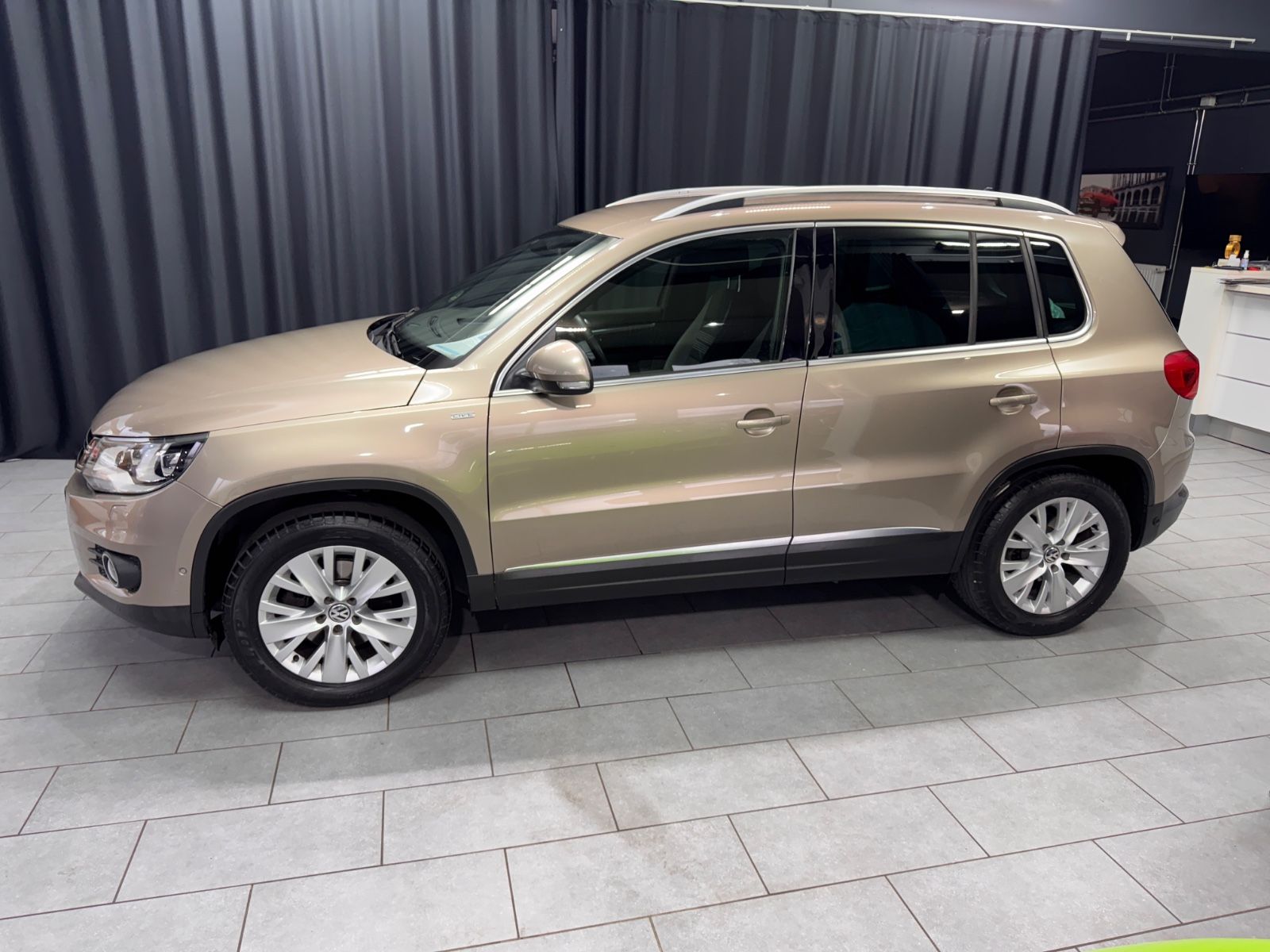 Fahrzeugabbildung Volkswagen Tiguan Life BMT 4Motion|DSG|NAVI|XENON|