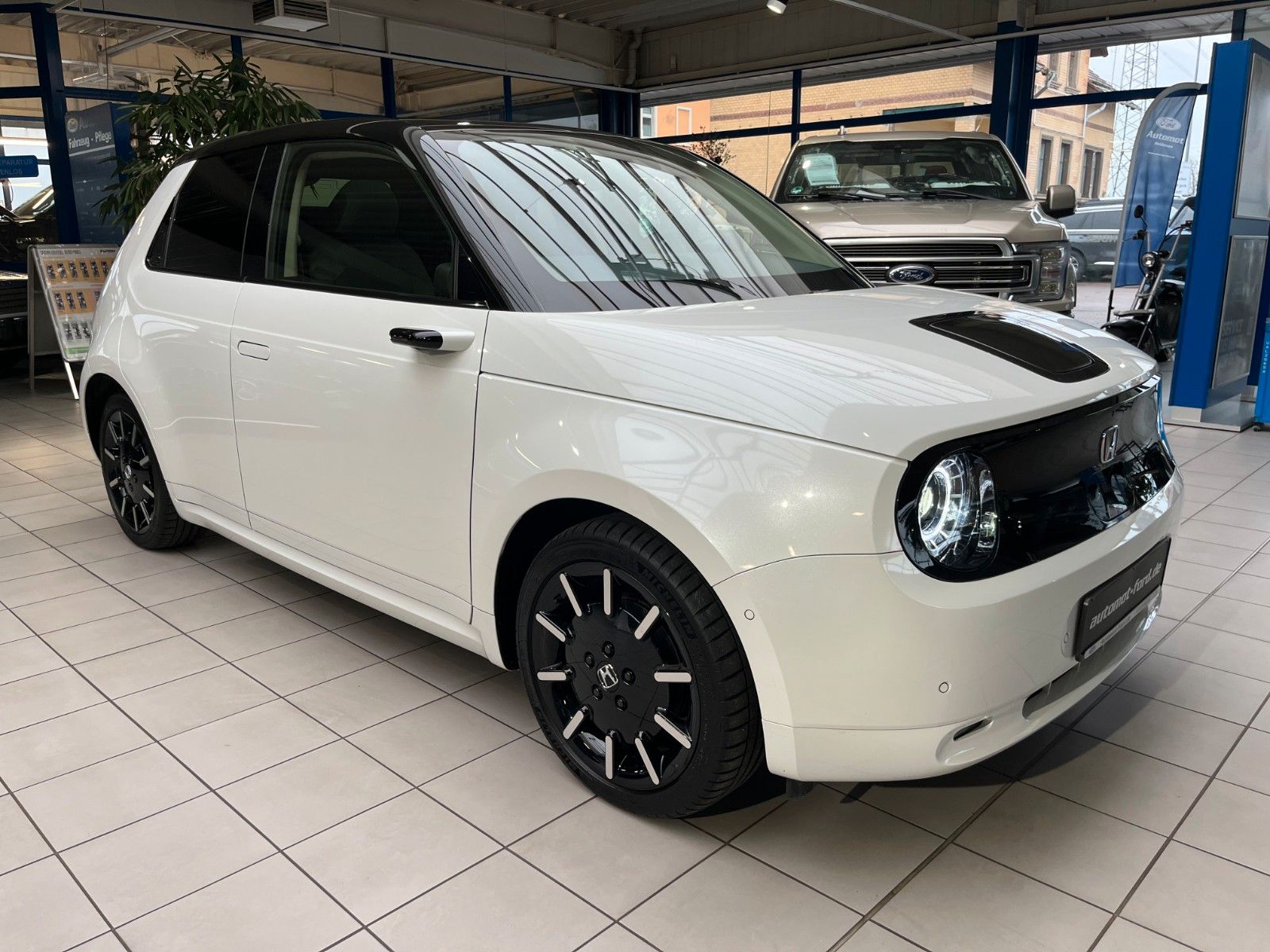 HONDA e