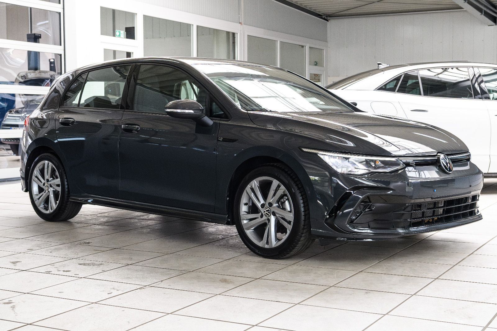 Fahrzeugabbildung Volkswagen Golf VIII R-Line +Led +Keyless+We Connect Plus