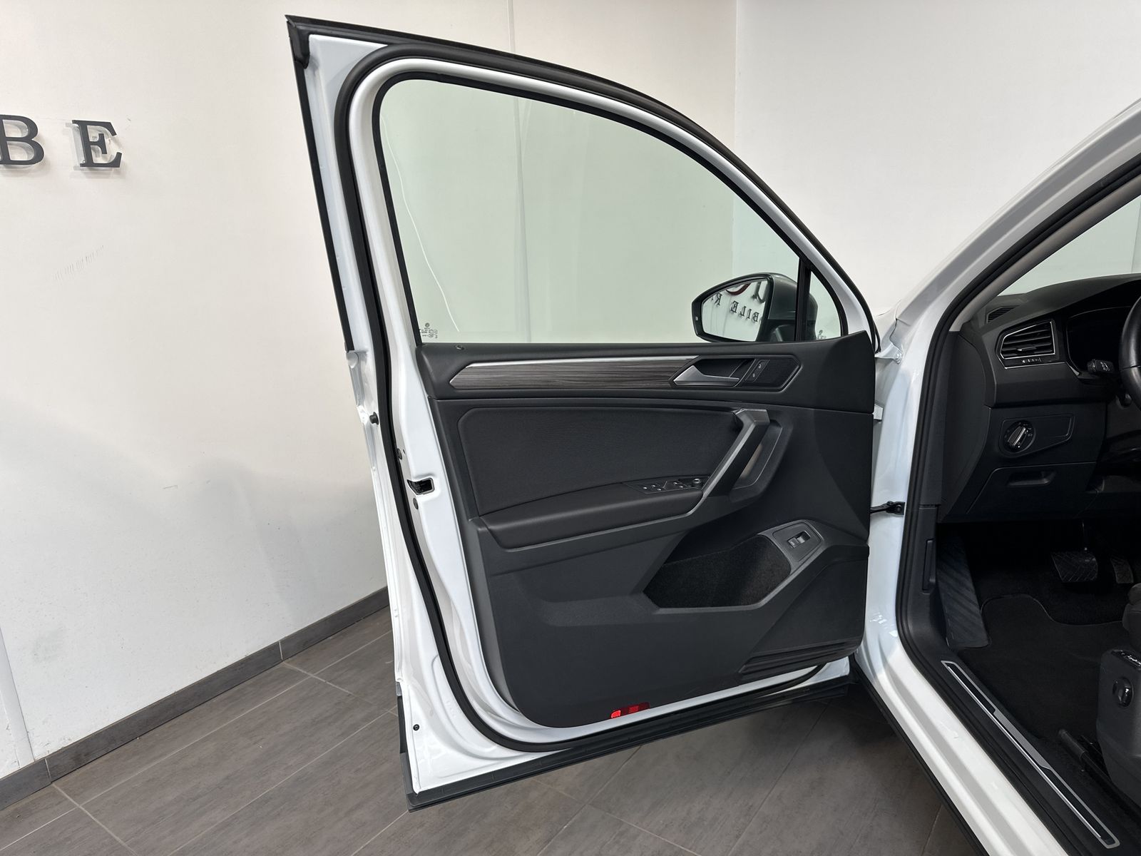 Fahrzeugabbildung Volkswagen Tiguan Allspace 4M Elegance 7-Sitzer NAV+IQLIGHT