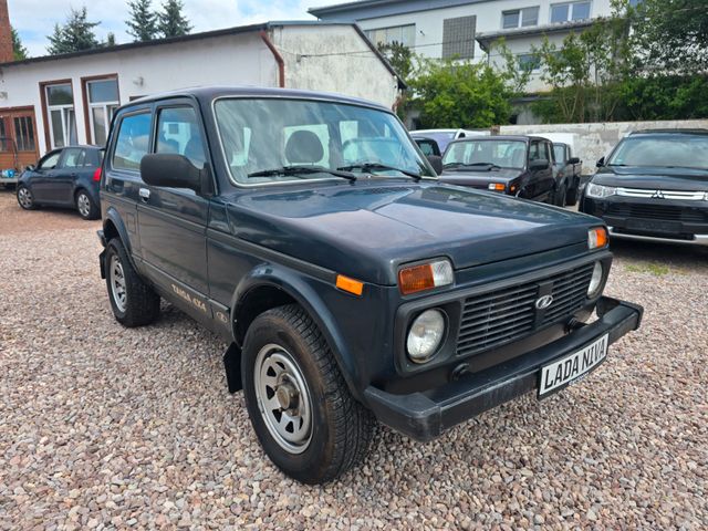 Lada Niva Only*AHK*CD-Radio*4x4*1 Hand*Tüv Neu*