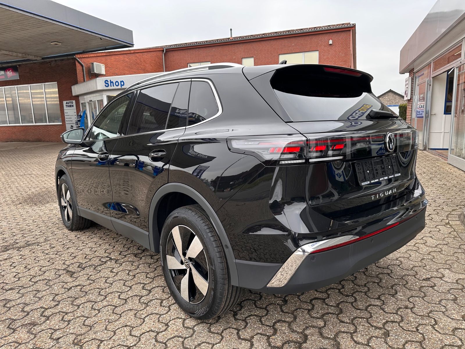 Fahrzeugabbildung Volkswagen Tiguan 2.0 TDI Elegance DSG AHK/Matrix/ACC/Navi