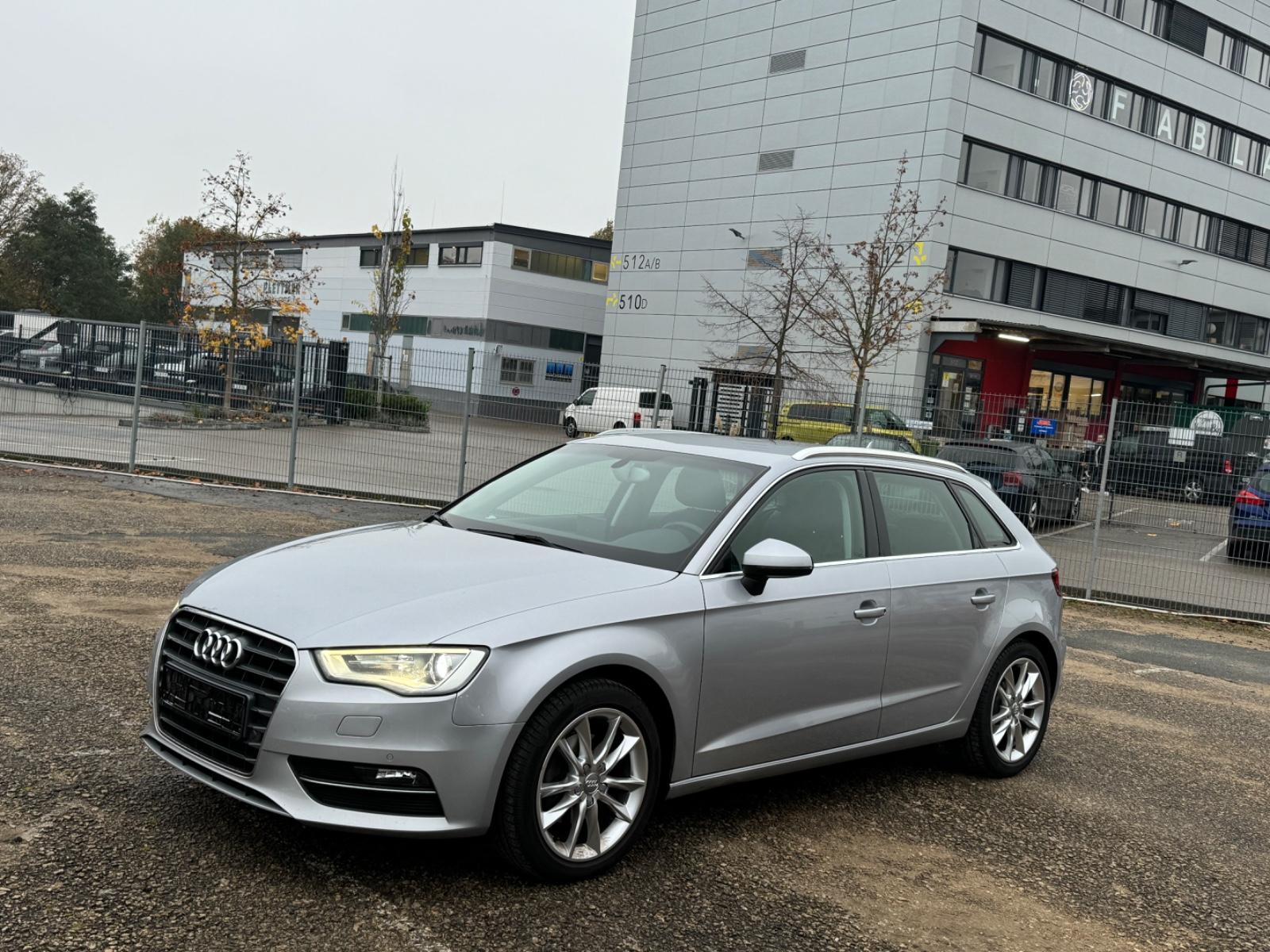 Audi A3 Sportback ambiente*Navi*Xenon*Alu*Temp*AHK*