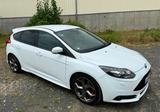 Ford Focus 2,0 ST Recaro Leder-Sport-Paket Klima - Ford Focus mit Benzin-Antrieb: Leder, Limousine, ST Sport