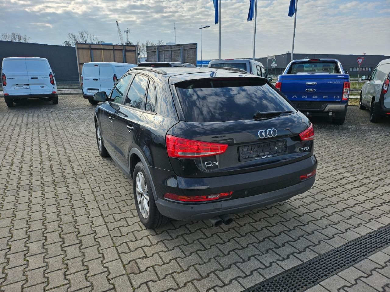 Fahrzeugabbildung Audi Q3 basis