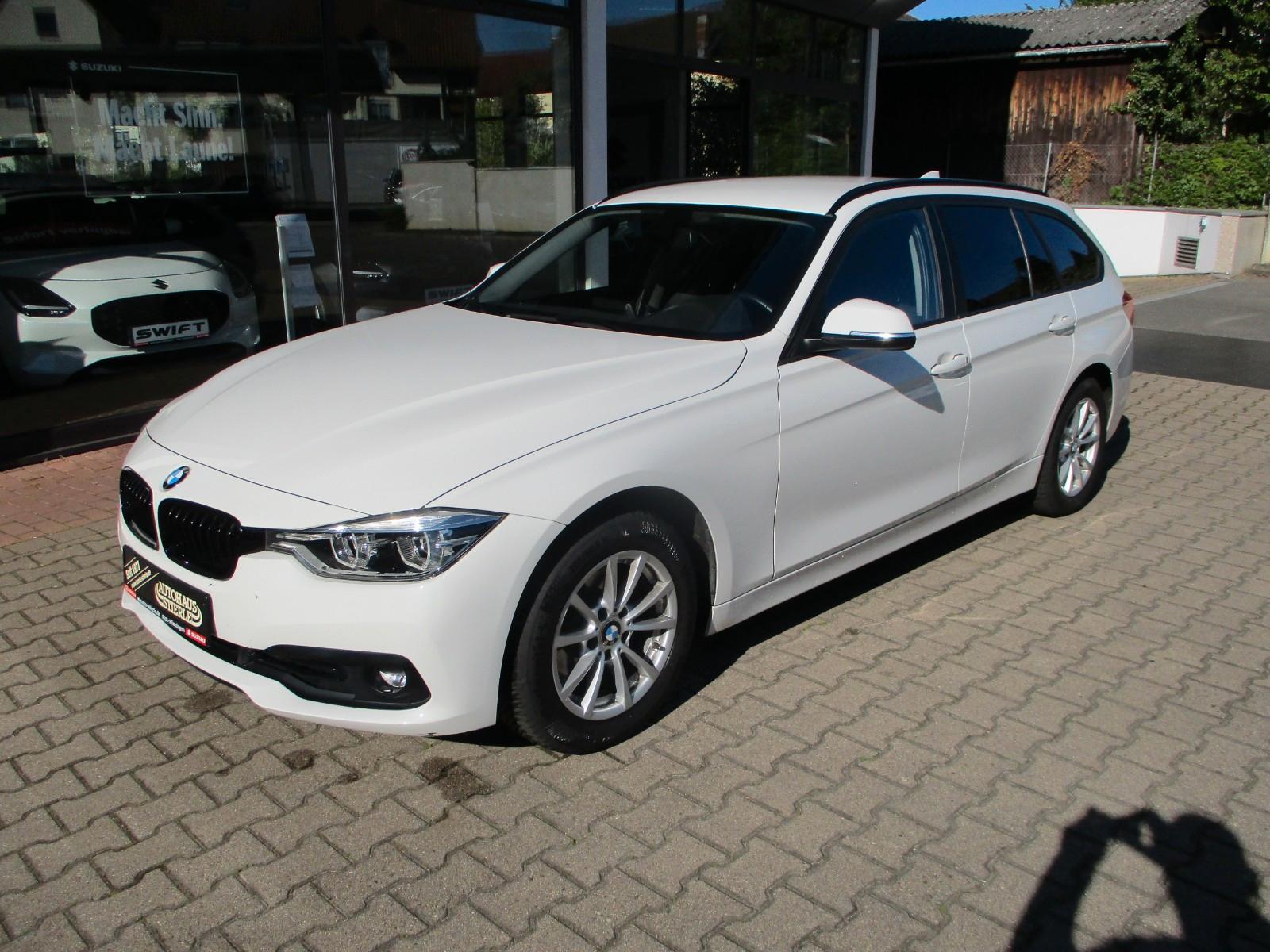 BMW 320i xDrive Touring Advantage
