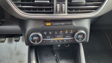 Fahrzeugabbildung Ford Focus Lim. Active