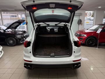 Porsche Cayenne - 10